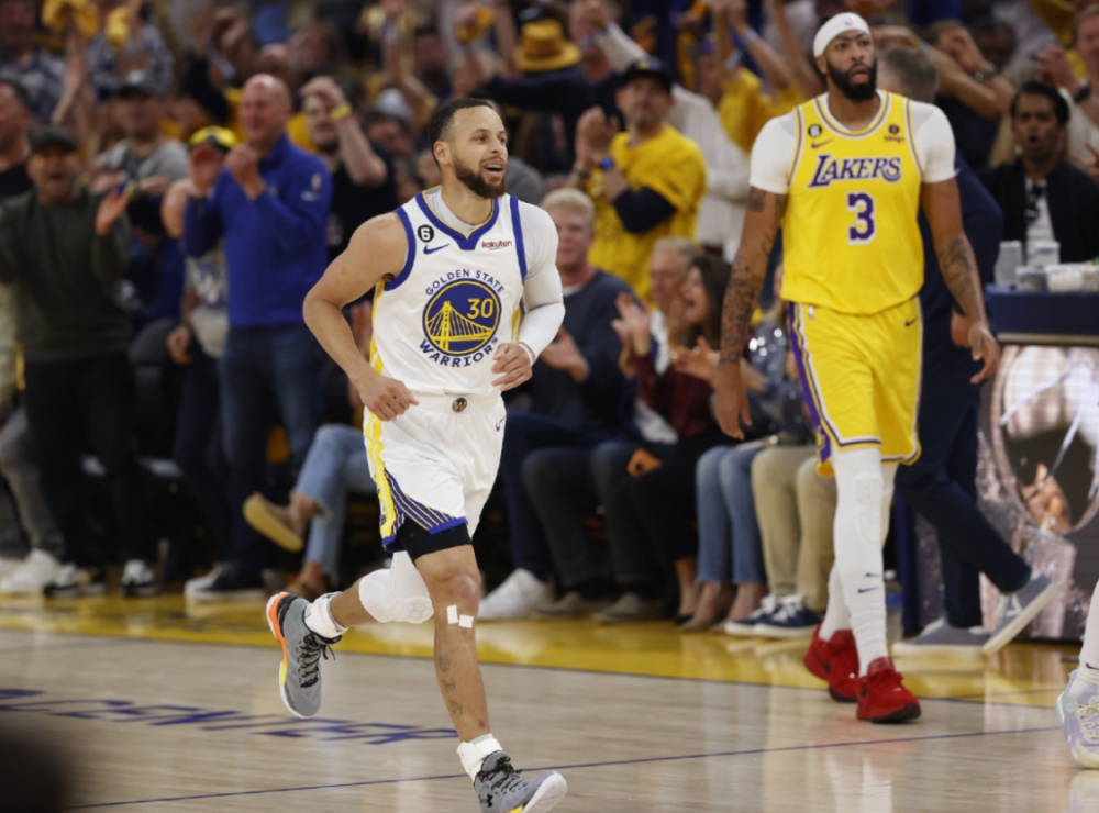 法兰克福发布备战花絮，加时末段豪取连胜，NBA常规赛任务艰巨，控场能力受关注的简单介绍-爱游戏注册